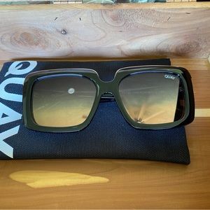 Quay Total Vibe Remix Sunglasses, new with no tags.
